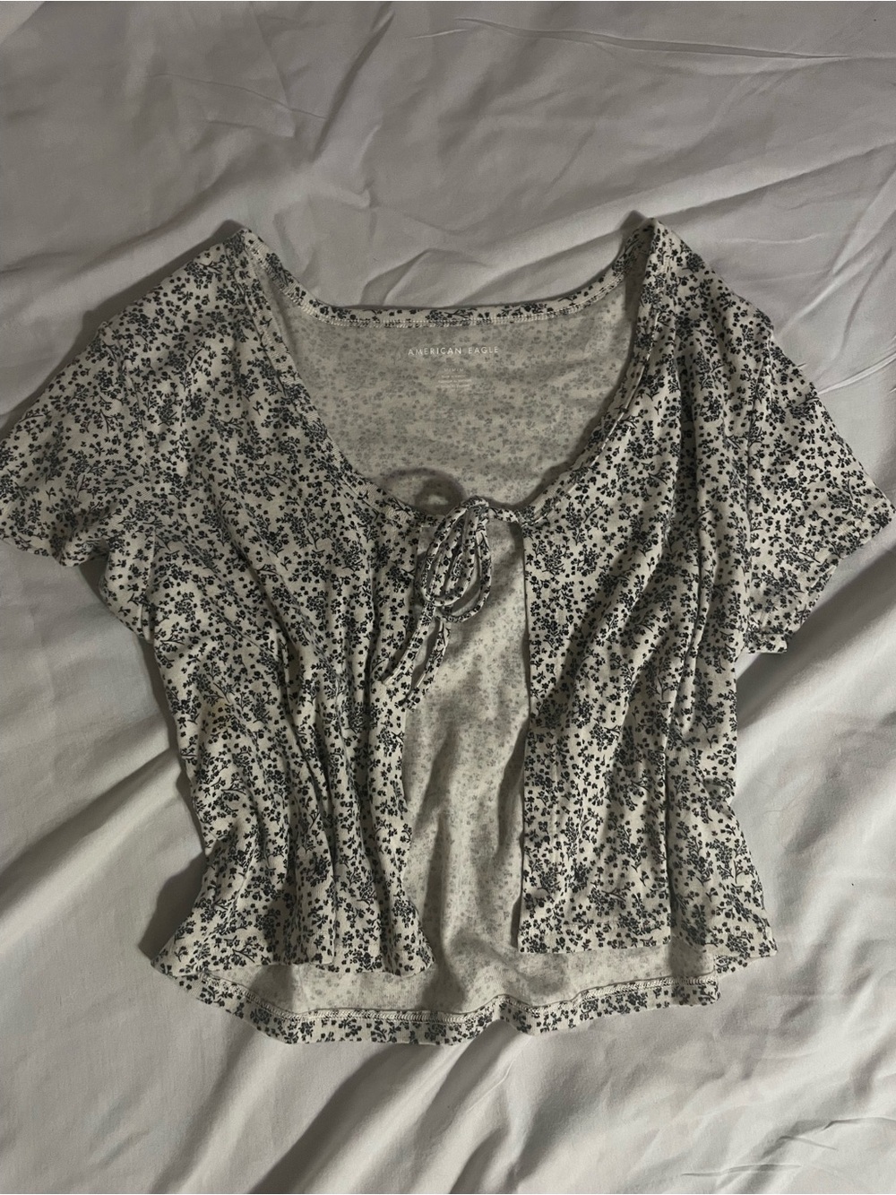 American Eagle Outfitters White Floral Tie-Front Crop Top